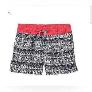 Patagonia Girls' Costa Rica Baggies Shorts Size XXL Black/White Aztec Pink EUC